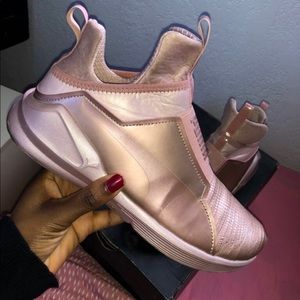 Rihanna Hightop Pumas